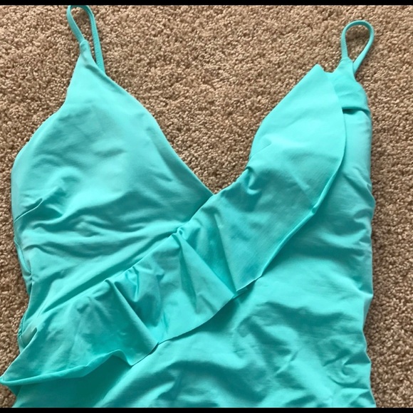 NWT! Trina Turk Size 10 aqua ruffled swimsuit 🏝 - Picture 3 of 6